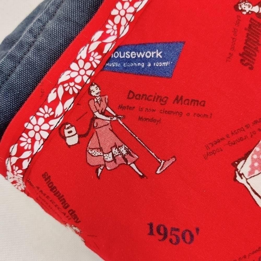 Handmade Quilted Cotton Small Crossbody Bergen Bag 50's Housewife Red & Black - Picture 12 of 16
